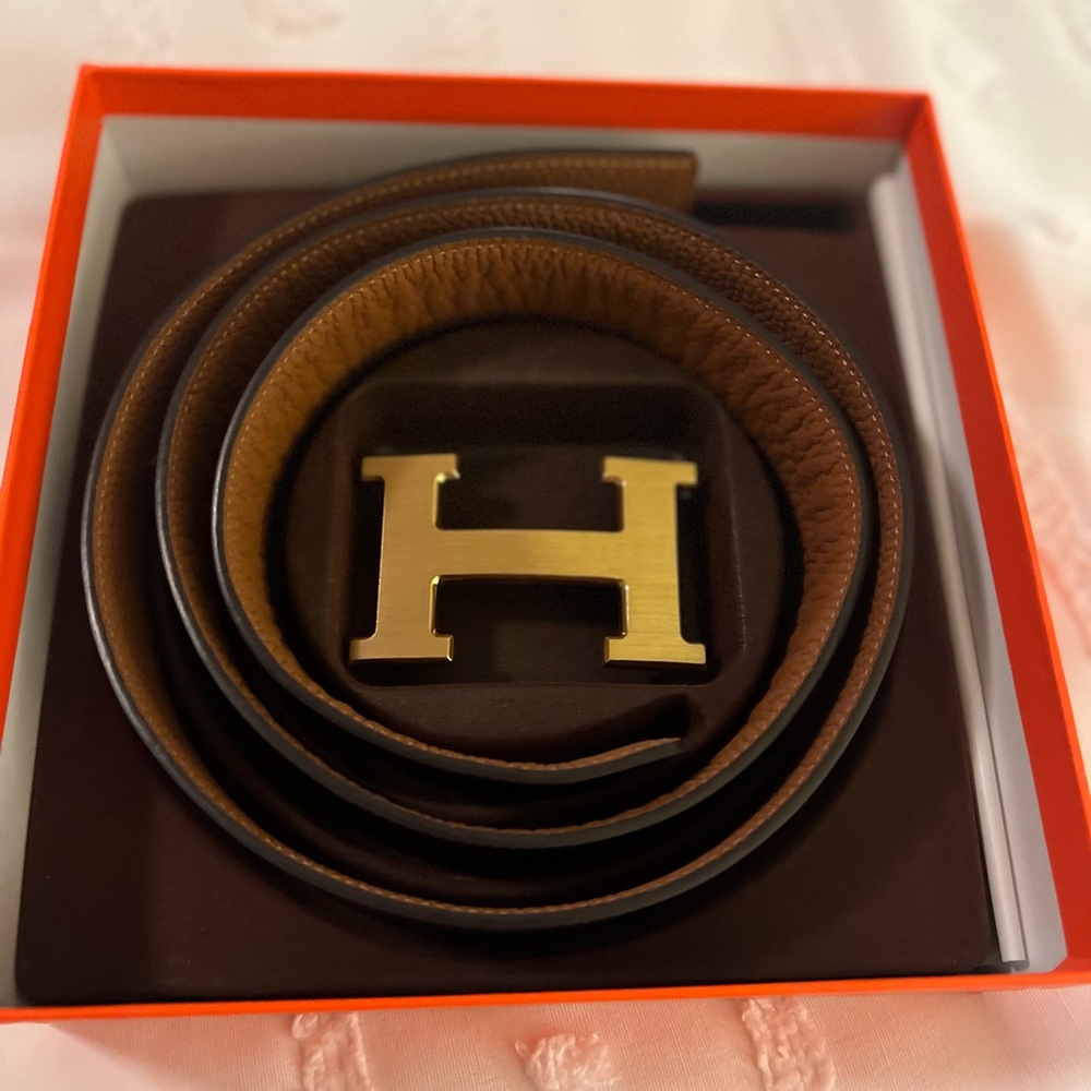 Belt black/brown/Reversible 45 in long. Size 6-8 ladies pant size. Fit 28-30in